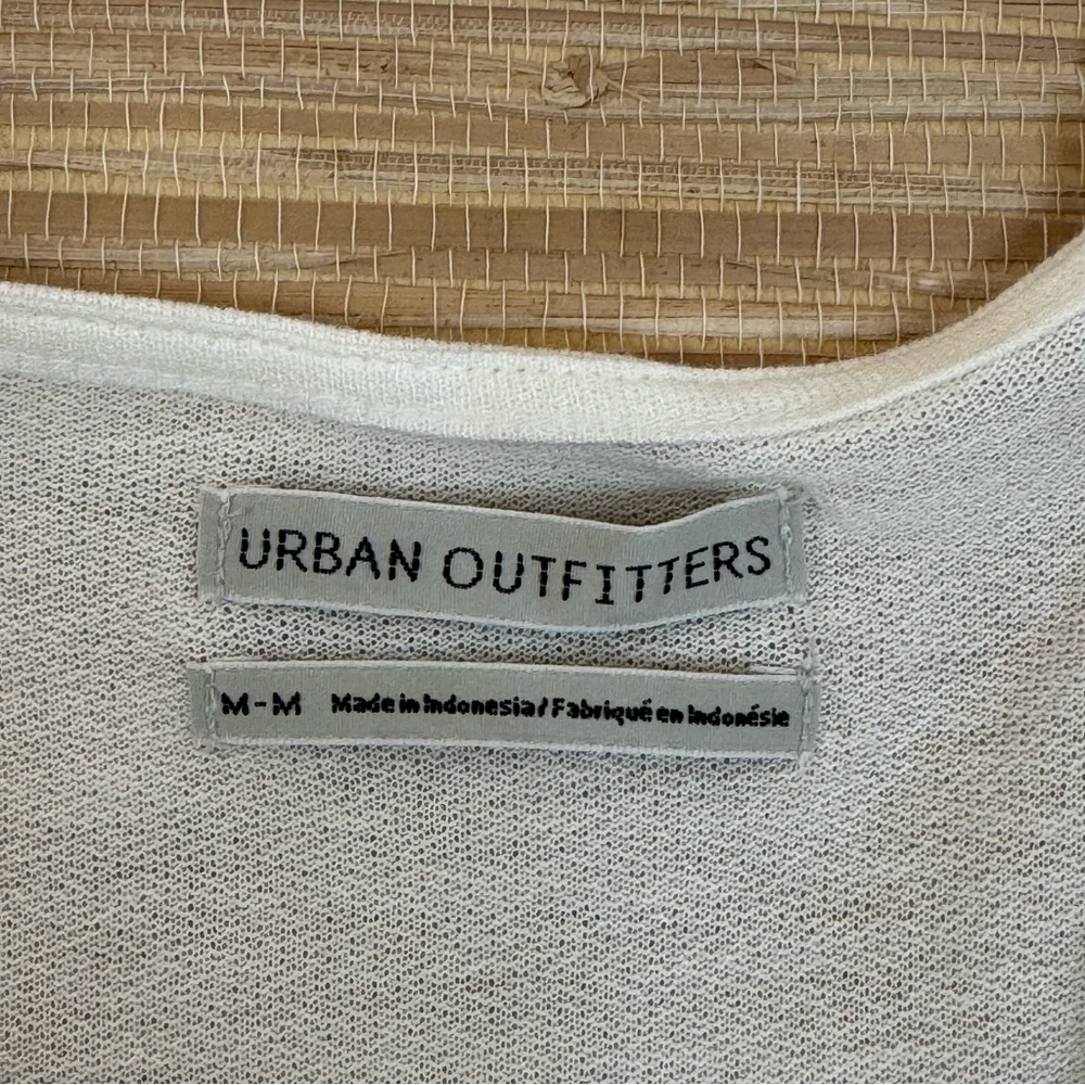 Urban Outfitters Samara Plunging Surplice Crop Top - Picture 6 of 15